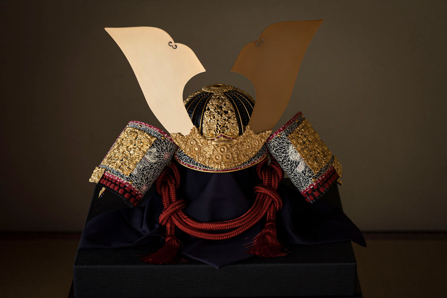 National Treasure Red-Laced Armour Kabuto